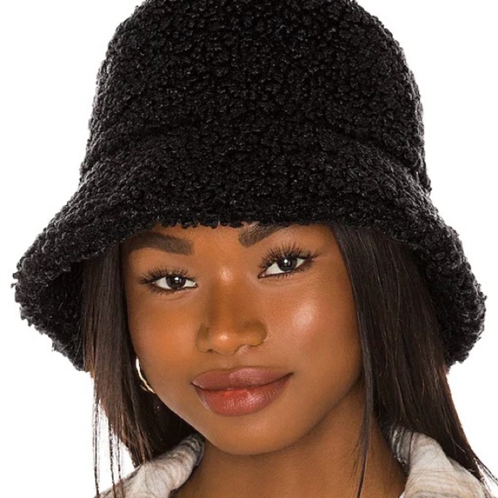 ❤️SOLD❤️ Black lack of color Teddy bucket hat